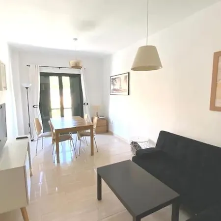 Center 2 Bedroom Modern *
