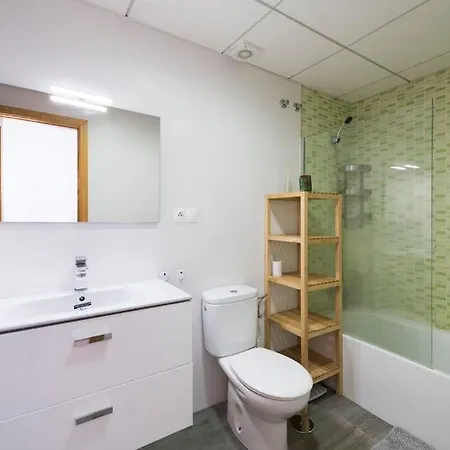 Center 2 Bedroom Modern